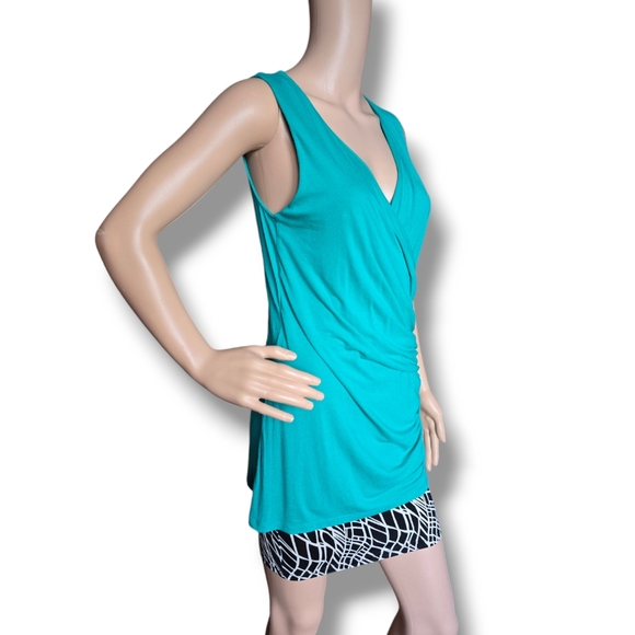 Ann Klein Women's Green Crossover Ruched Tank Top - Picture 4 of 16